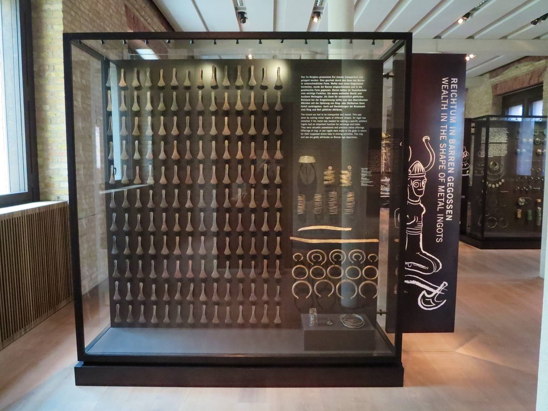 Vertical presentation of axe heads, Neues Museum, Berlin